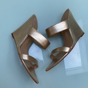 Schutz gold wedge sandal narrow 9 slide heel
